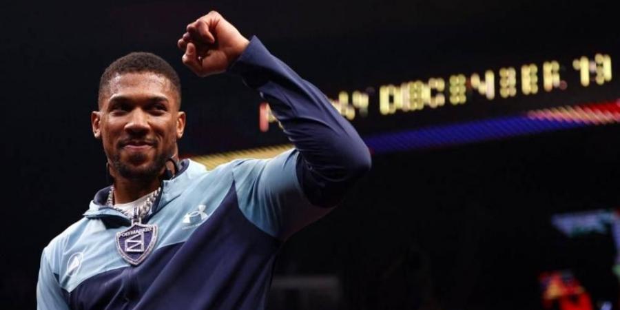 كل العيون على جوشوا قبل مواجهة اليوتيوبر