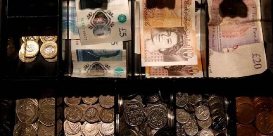 الإسترليني يتراجع بعد تباطؤ حاد بالتضخم