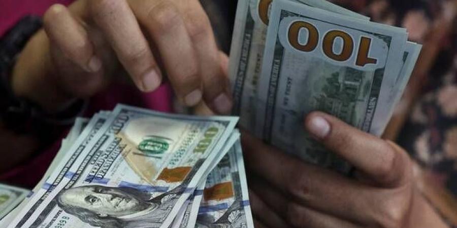 الدولار يقلص مكاسبه متأثراً ببيانات التضخم الأمريكية