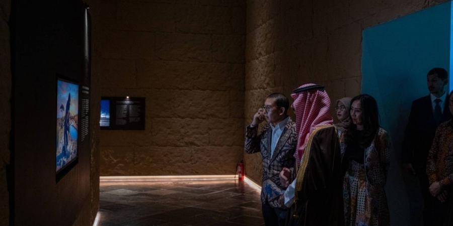 وزير الثقافة يزور متحف إندونيسيا الوطني في العاصمة جاكرتا