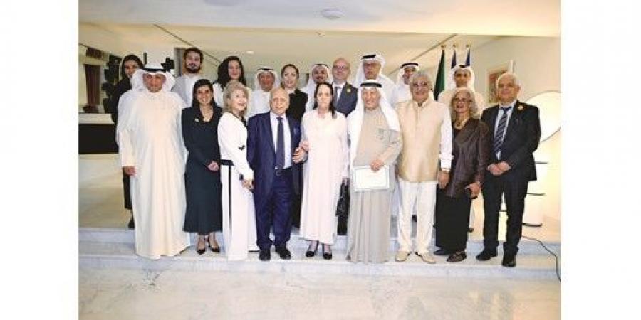 سفير فرنسا يقلّد صباح الريس وسام «فارس في الفنون والآداب» تقديراً لمسيرته الإبداعية