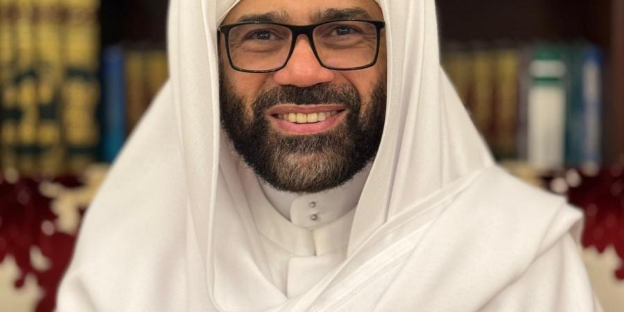 حين نرفع شعارات 
لا نمارسها