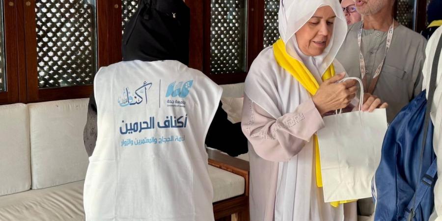 جامعة جدة تشارك في توديع الحجاج ضمن مبادرة “أكناف الحرمين” التطوعية