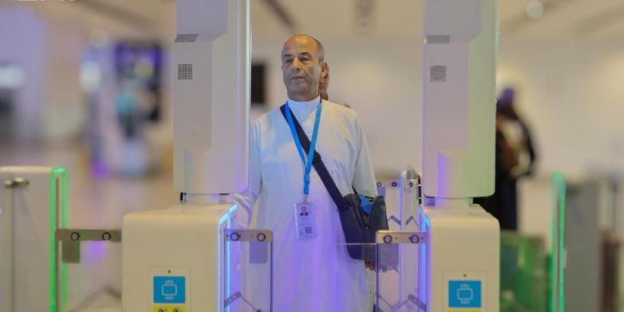 «الجوازات»: البوابات الالكترونية خدمة ذاتية لتسهيل مغادرة ضيوف الرحمن