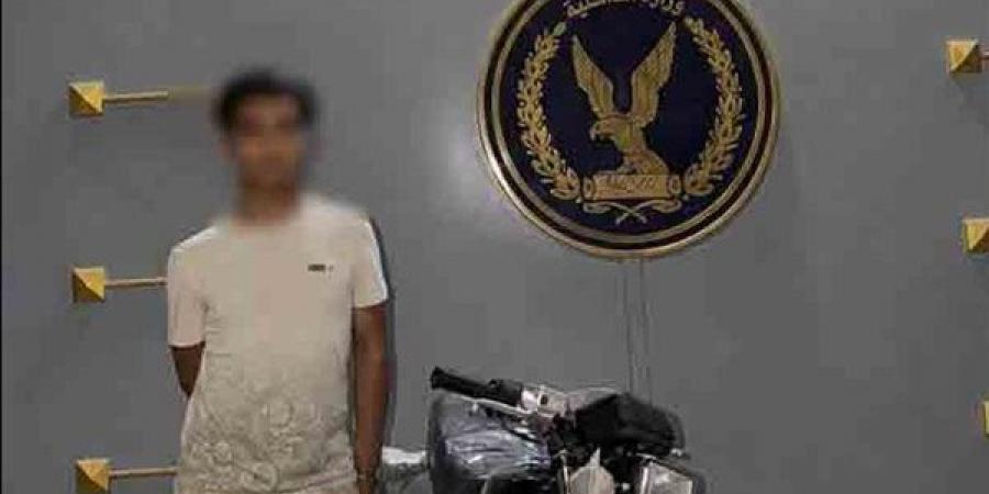 ضبط قائد دراجة نارية صدم طالبتين بالحوامدية وهرب من موقع الحادث