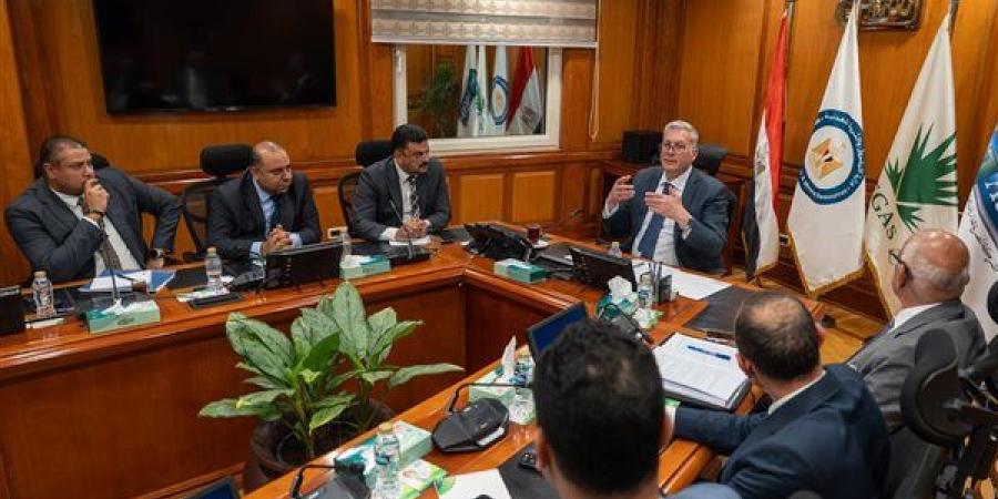 وزير البترول يتابع خطط التوسع في طرح الفرص التعدينية