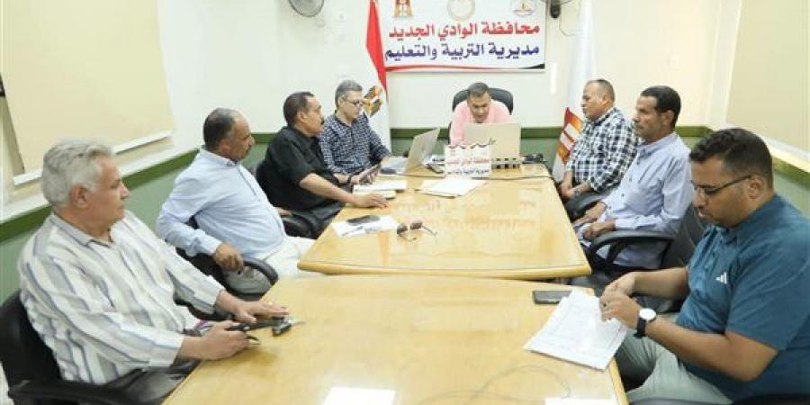 مدير تعليم الوادي الجديد لرؤساء لجان الثانوية: الهدوء والانضباط حق للطلاب