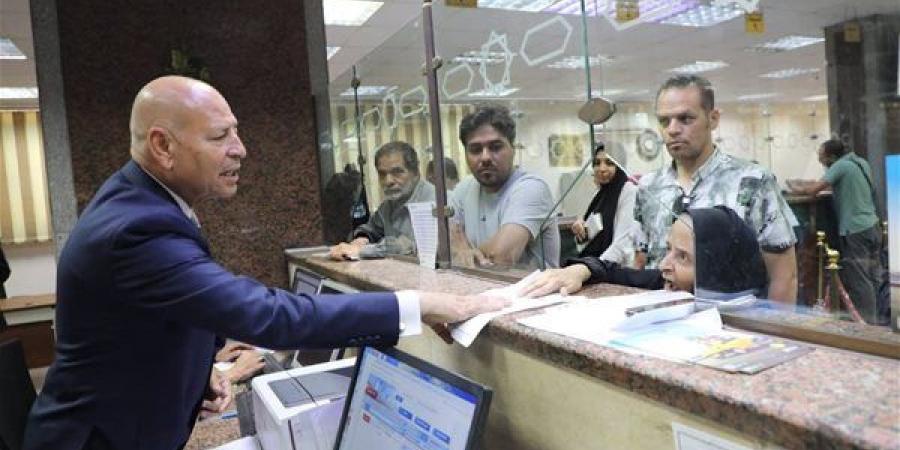 محافظ القاهرة يتفقد المركز التكنولوجى لخدمة المواطنين بروض الفرج
