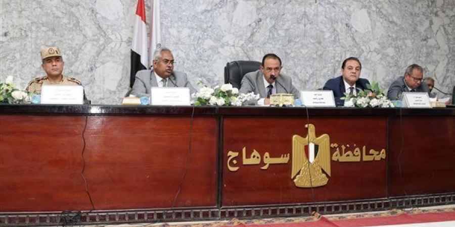 محافظ سوهاج يترأس اجتماع المجلس التنفيذي ويناقش معدلات الأداء في القطاعات المختلفة