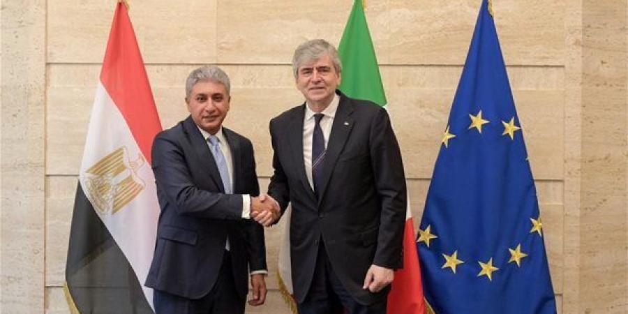 وزير السياحة والآثار يلتقي نظيره الإيطالي لبحث تعزيز التعاون المشترك