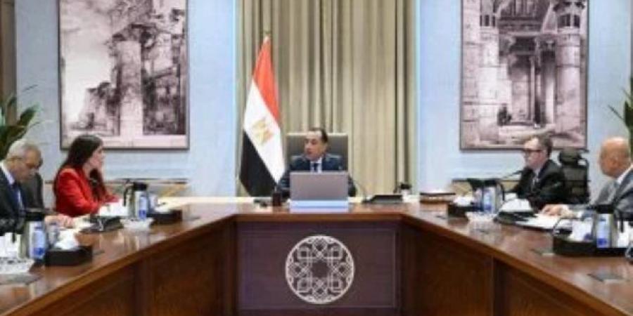 رئيس الوزراء يتابع جهود تنفيذ الخطة الاستراتيجية لتحلية مياه البحر