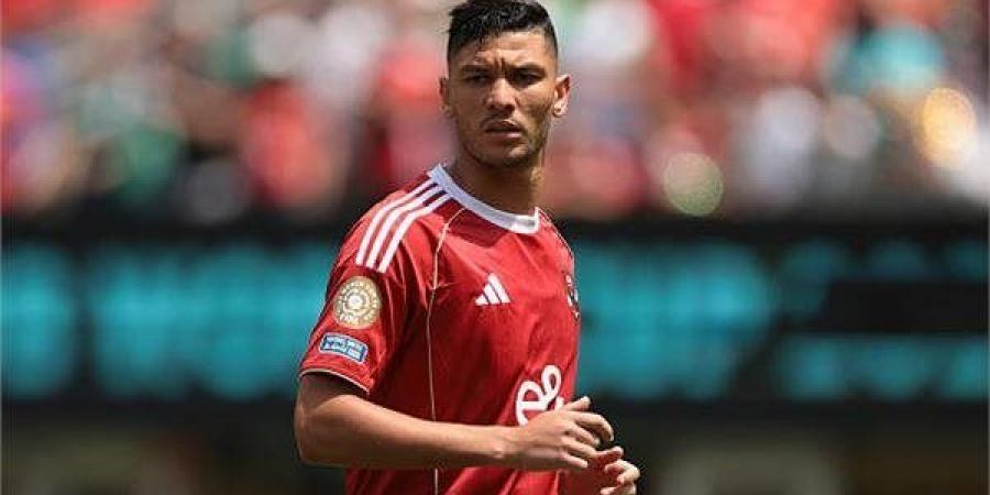 الأهلي يكثف محاولاته لتسويق لاعبه أشرف داري بالميركاتو الحالي