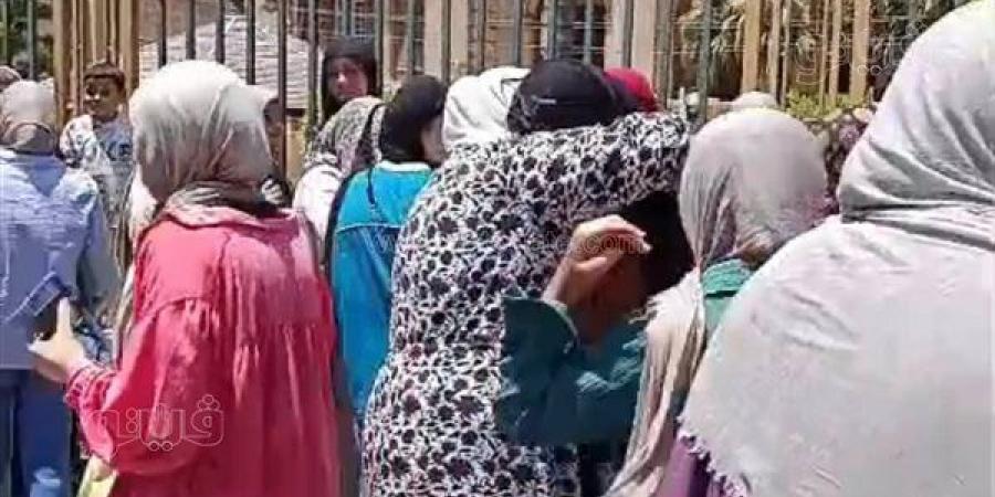 بكاء طلاب الثانوية العامة بالمنوفية بسبب صعوبة امتحان اللغة العربية (فيديو)