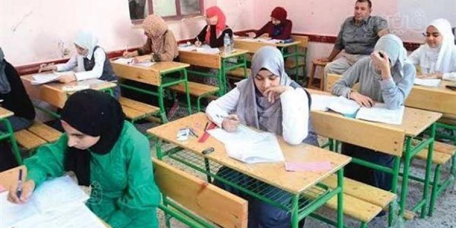 طلاب الثانوية العامة بالإسماعيلية يؤدون اليوم امتحان مادة اللغة العربية