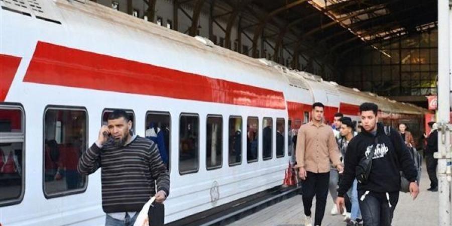 السكك الحديدية: تشغيل رحلات إضافية بين القاهرة والإسكندرية وأسوان