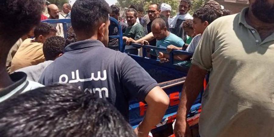 لقطات مؤثرة من موقع انتشال ضحايا "تروسيكل الأطفال" الغارق بأبوتيج في أسيوط (فيديو)