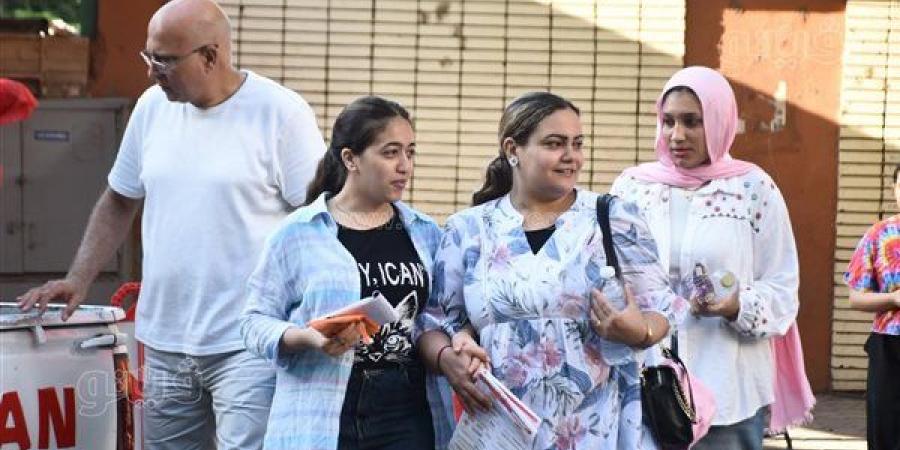 طلاب الثانوية العامة النظام القديم يؤدون اليوم امتحان اللغة الأجنبية الثانية