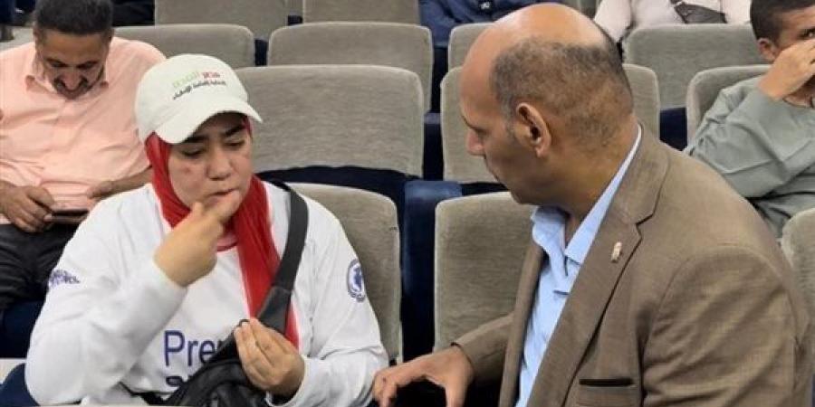 محافظ سوهاج يستجيب لفتاة من ذوي الهمم ويوجه بتوفير مصدر رزق لها