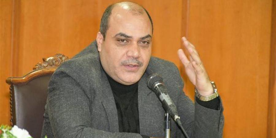 الرأي العام يستحق إجابات، الإعلامي محمد الباز يوجه 10 أسئلة حاسمة لعمرو الدجوي حول عزل والدته وانتحار شقيقه