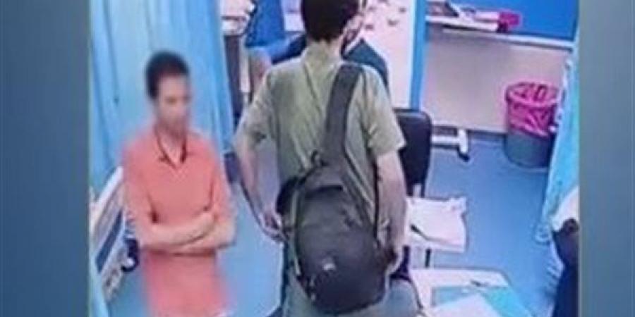 ضبط عاطل بتهمة سرقة هاتف محمول من ممرض داخل مستشفى ببنى سويف (فيديو)