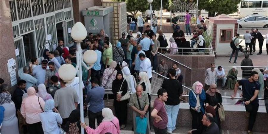 إقبال كبير على سحب كراسات شروط شقق الإسكان التعاوني (صور)