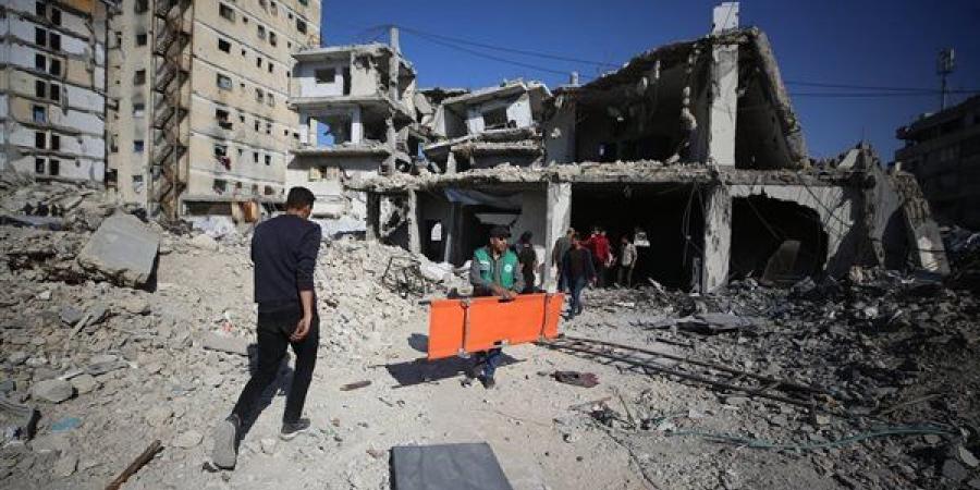 استشهاد فلسطيني وزوجته وإصابة آخرين بقصف إسرائيلي في غزة