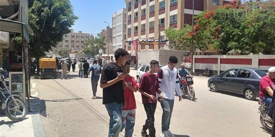 مراجعة نهائية لطلاب الثانوية العامة بالشرقية قبل دخول لجان الامتحانات (صور)