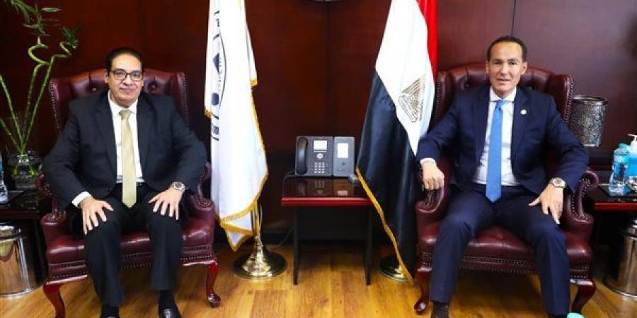 جامعة القاهرة وهيئة الاستثمار يبحثان دعم التحول الرقمي والذكاء الاصطناعي
