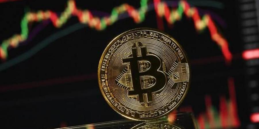 بيتكوين تتجاوز 64,000 دولار وتتجه لتحقيق مكاسب أسبوعية