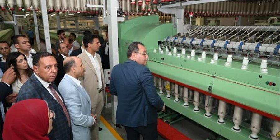وزير الصناعة يتفقد مجمع مصانع شركة مصر للغزل والنسيج بالمحلة
