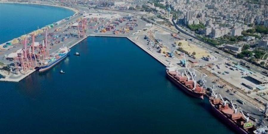 للمرة الأولى منذ 15 عاما، سفن حربية تركية ترسو بميناء اللاذقية السوري (صور)