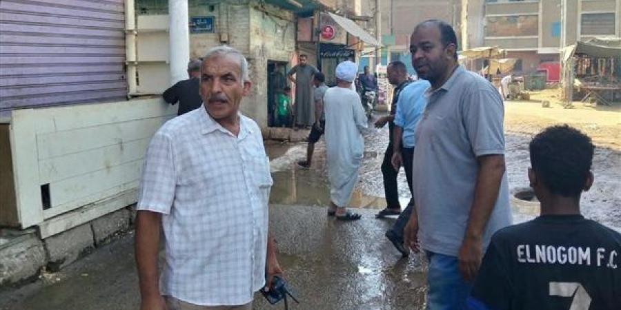 أعمال إصلاح وصيانة خط مياه الشرب بمركز قوص في قنا (صور)