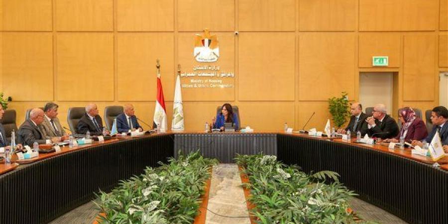 وزيرة الإسكان تتابع منظومة مياه الشرب والصرف الصحي بمحافظة أسيوط