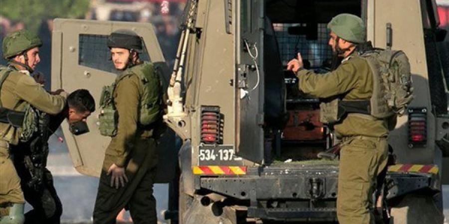 نادي الأسير الفلسطيني: قوات الاحتلال تعتقل 20 فلسطينيا في الضفة الغربية