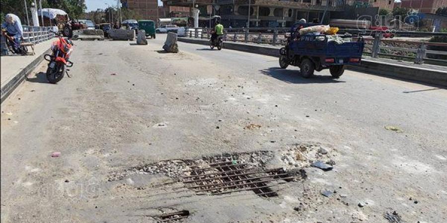 انهيار جزئي بكوبري "شنودة" في طنطا، والأجهزة التنفيذية تكثف جهودها لتأمين الموقع (فيديو)