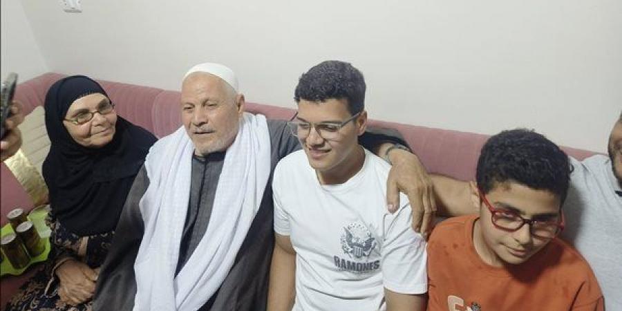 محمد أيمن السادس على الجمهورية بالثانوية العامة: كنت واثق من إجاباتي وحلمي اتحقق وهدخل كلية الطب