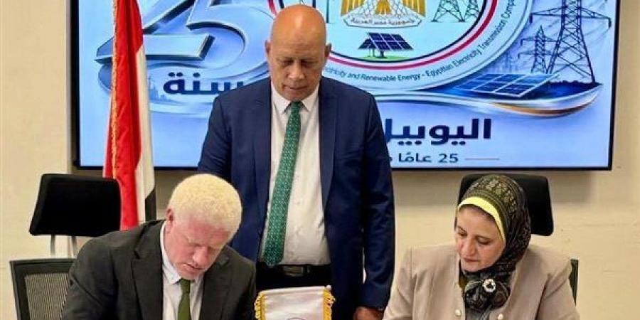 نقل الكهرباء توقع عقد إنشاء خطوط هوائية لربط محطة محولات كيميت السخنة بالشبكة القومية