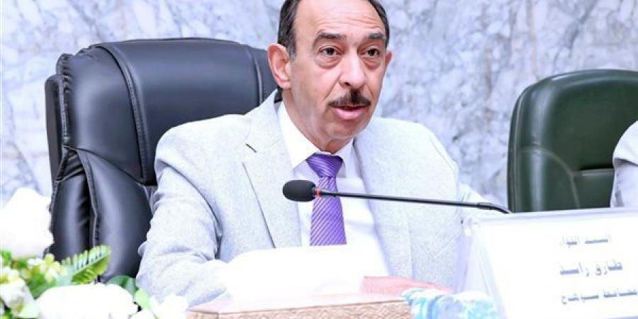 محافظ سوهاج يعلن بدء تطبيق حزمة تيسيرات جديدة لتراخيص المحال العامة