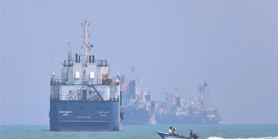 بيانات: عبور 25 سفينة محملة بسلع أولية باب المندب وناقلتين فقط بمضيق هرمز