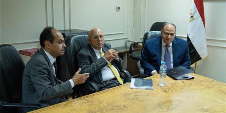 هيئة الدواء تبحث استحداث تخصص "إدارة العلاج الدوائي" ضمن برامج البورد المصري للصيدلة