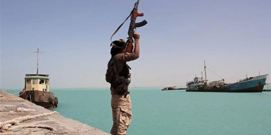 الجيش اليمني: الاستهداف الحوثي للموانئ يمثل حصارًا وتجويعًا للشعب