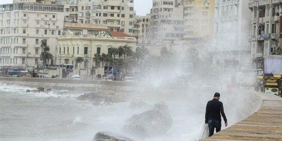 أجواء لطيفة ليلًا وأمواج مرتفعة بهذه الشواطئ، حالة الطقس غدًا الأربعاء