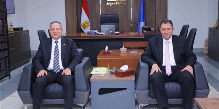 محافظ دمياط يبحث استعدادات استقبال شعلة أسبوع شباب الجامعات