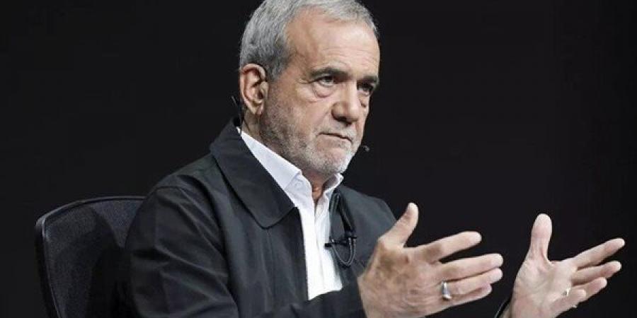 الرئيس الإيراني يؤكد ضرورة إقامة علاقات جيدة مع الدول المجاورة