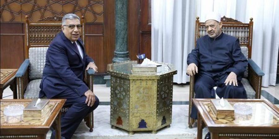 محافظ الدقهلية يزور فضيلة الإمام الأكبر شيخ الأزهر الشريف