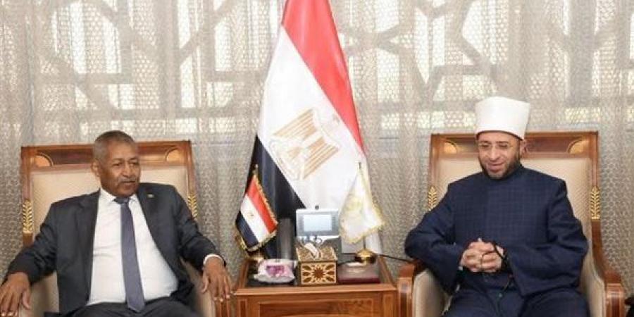 وزير الأوقاف يبحث مع سفير السودان التعاون في مجال تدريب وتأهيل الأئمة والواعظات