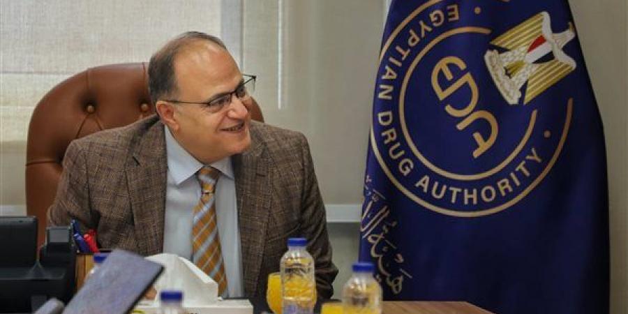 رئيس هيئة الدواء يناقش مشروعا لتطوير لقاح مضاد لفيروس إيبولا