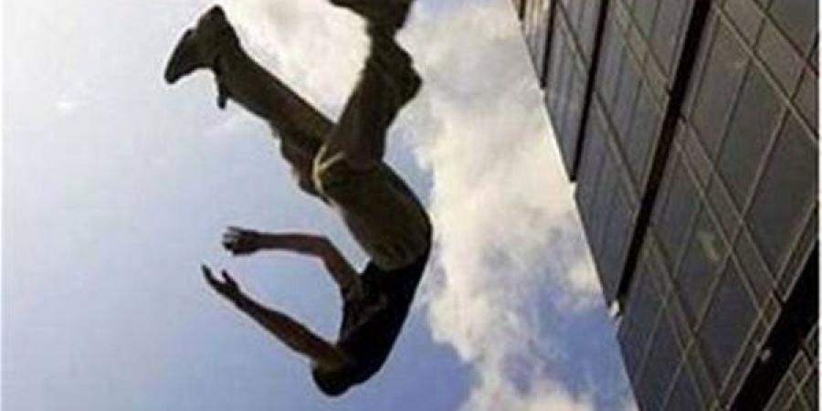 في ظروف غامضة، مصرع شاب سقط من أعلى عقار 8 أدوار في المرج