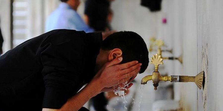 قبل صلاة الجمعة، تعرف على حكم الاكتفاء بالاغتسال عن الوضوء