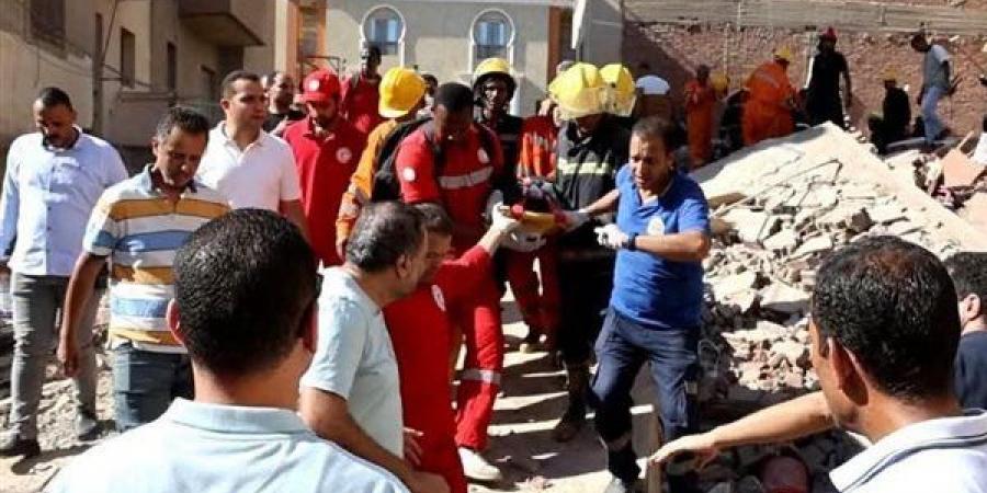 من تحت الأنقاض إلى مغادرة المستشفى، آخر تطورات انهيار عقار المنيا